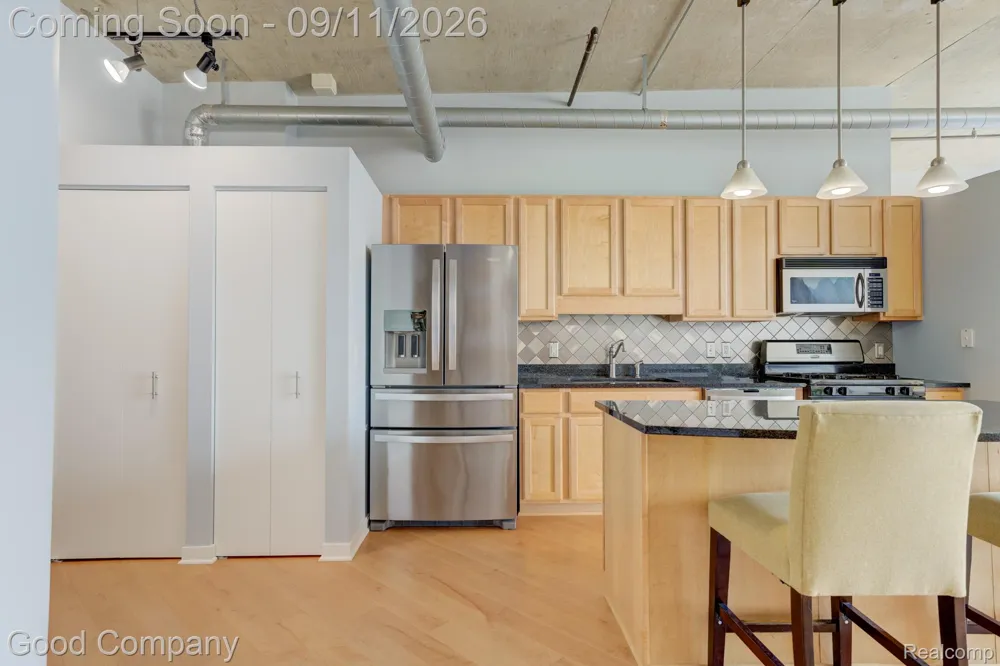 100 W 5th Street Royal Oak City, MI 48067
