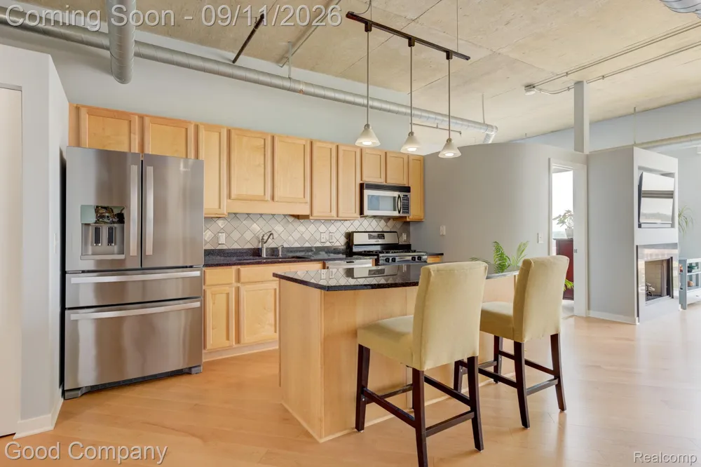 100 W 5th Street Royal Oak City, MI 48067
