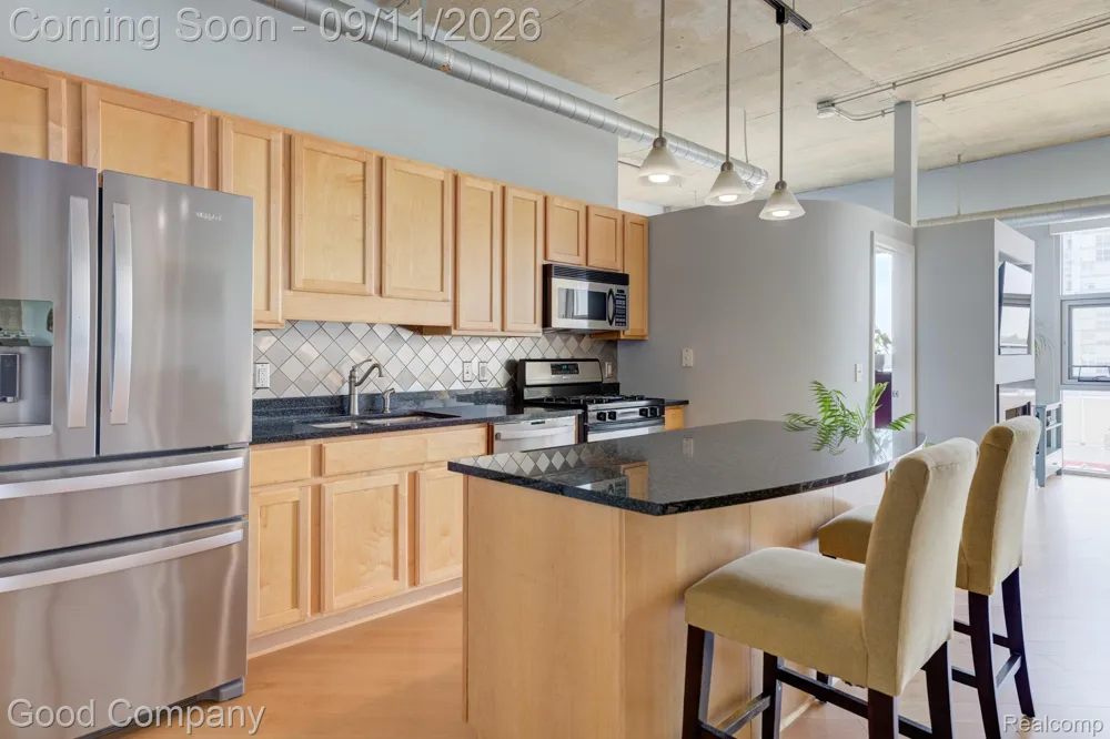 100 W 5th Street Royal Oak City, MI 48067