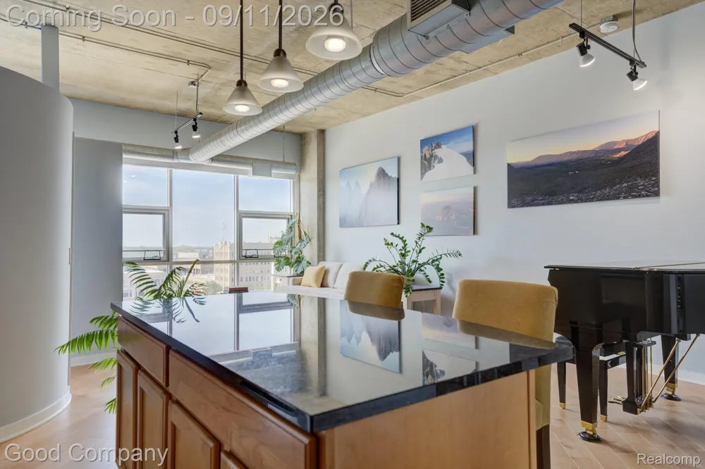 100 W 5th Street Royal Oak City, MI 48067