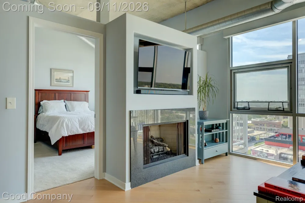 100 W 5th Street Royal Oak City, MI 48067
