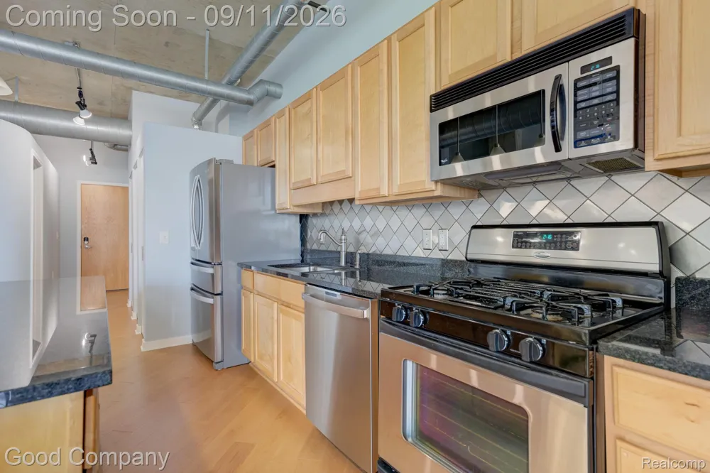 100 W 5th Street Royal Oak City, MI 48067