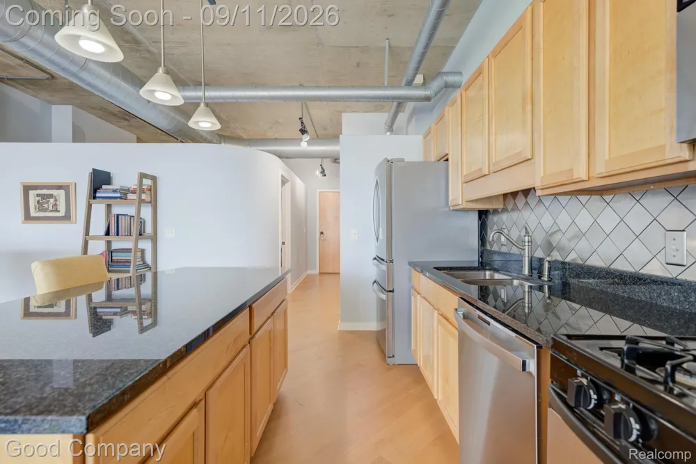 100 W 5th Street Royal Oak City, MI 48067