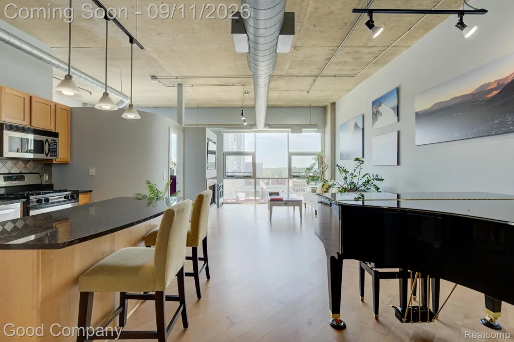 100 W 5th Street Royal Oak City, MI 48067