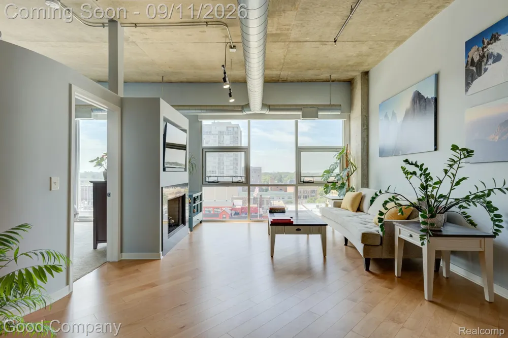 100 W 5th Street Royal Oak City, MI 48067