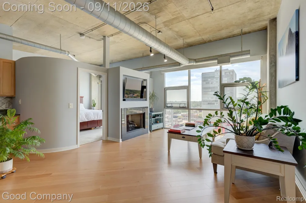 100 W 5th Street Royal Oak City, MI 48067