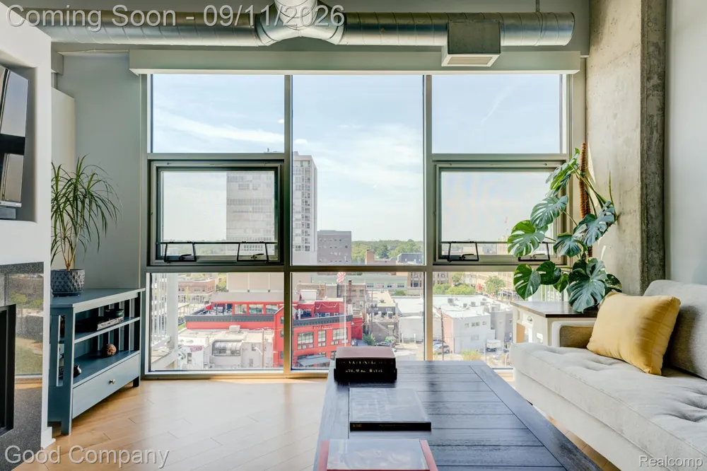 100 W 5th Street Royal Oak City, MI 48067