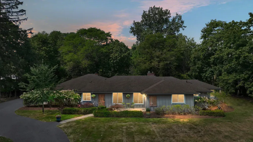 32205 Eastlady Drive Beverly Hills Village, MI 48025