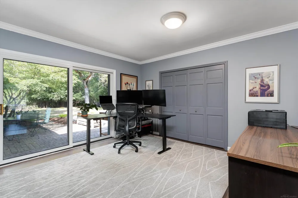 32205 Eastlady Drive Beverly Hills Village, MI 48025