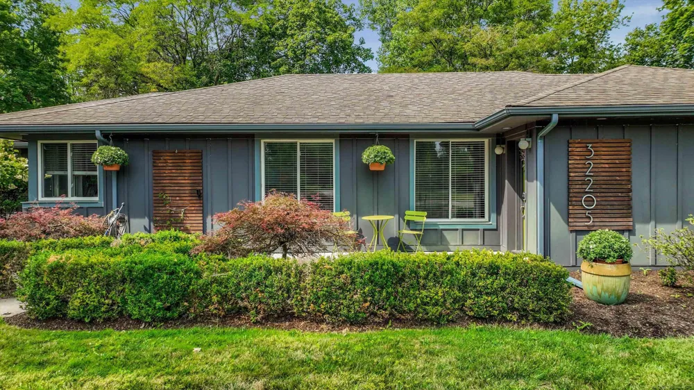32205 Eastlady Drive Beverly Hills Village, MI 48025