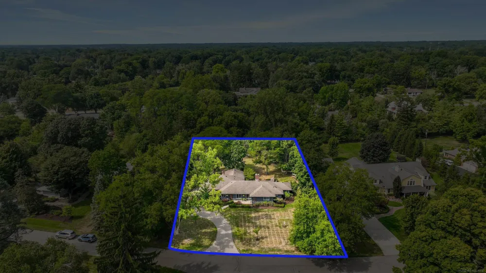 32205 Eastlady Drive Beverly Hills Village, MI 48025