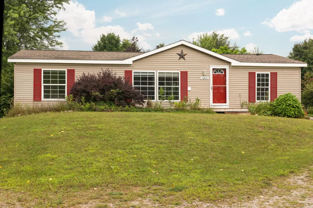 10810 S Orchard Way Elmwood Charter Township, MI 49684