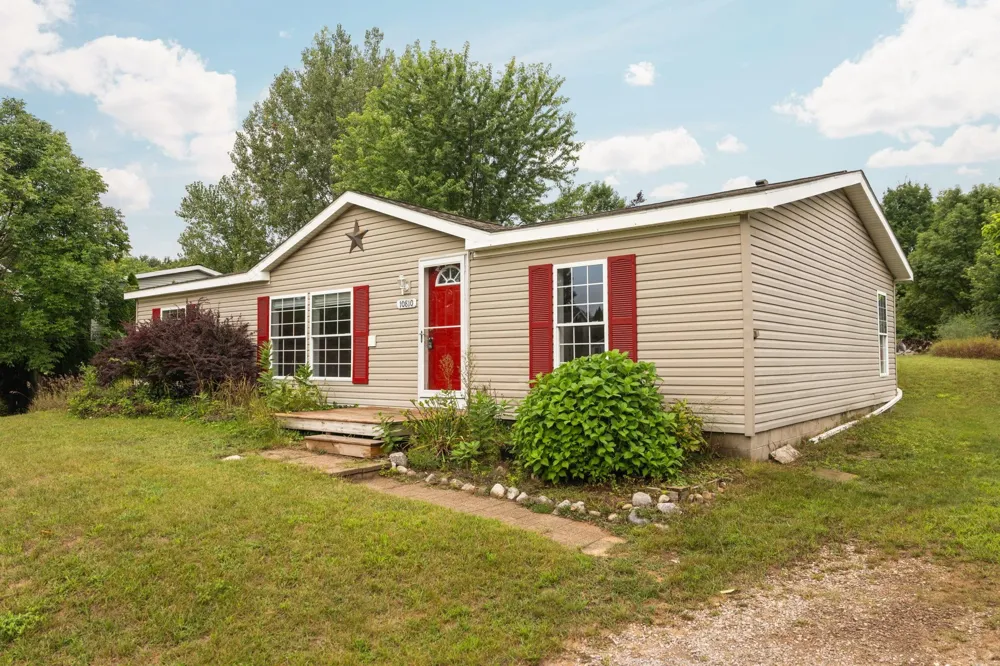 10810 S Orchard Way Elmwood Charter Township, MI 49684
