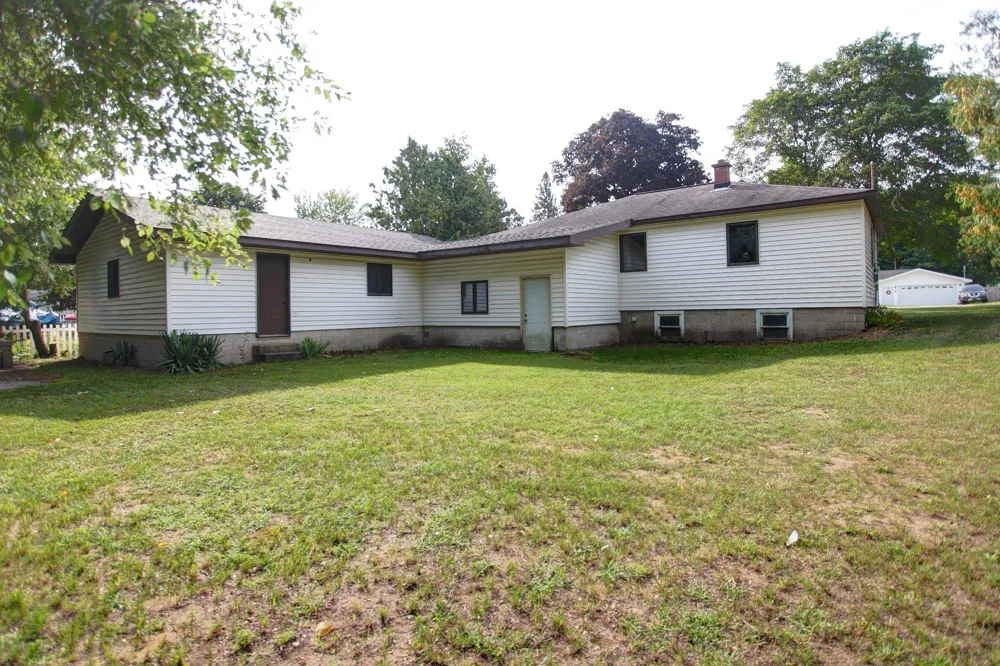 516 Fenton Street Paradise Township, MI 49649