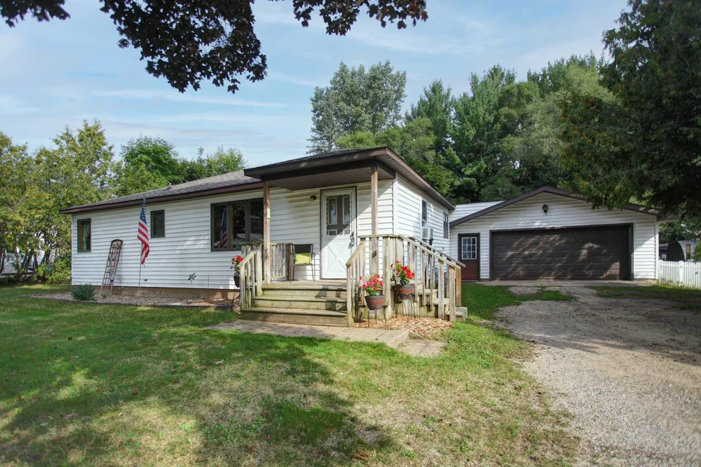 516 Fenton Street Paradise Township, MI 49649