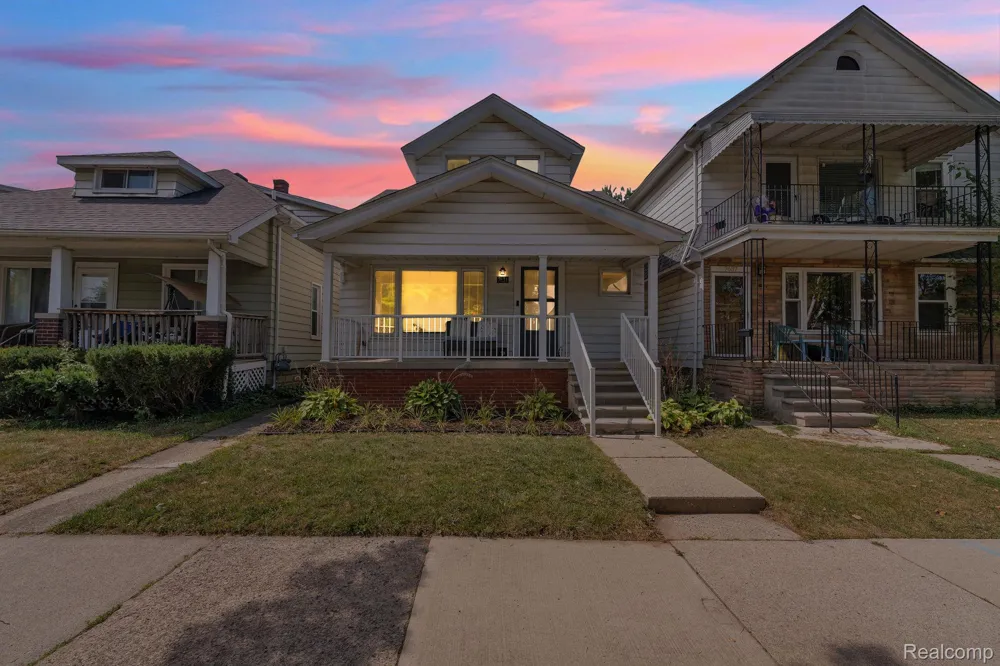 7631 Maple Street Dearborn City, MI 48126