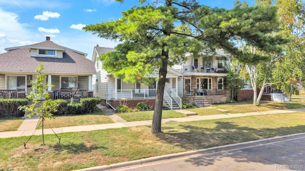 7631 Maple Street Dearborn City, MI 48126