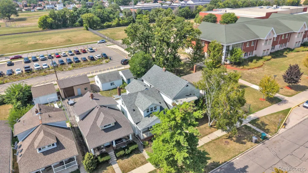 7631 Maple Street Dearborn City, MI 48126