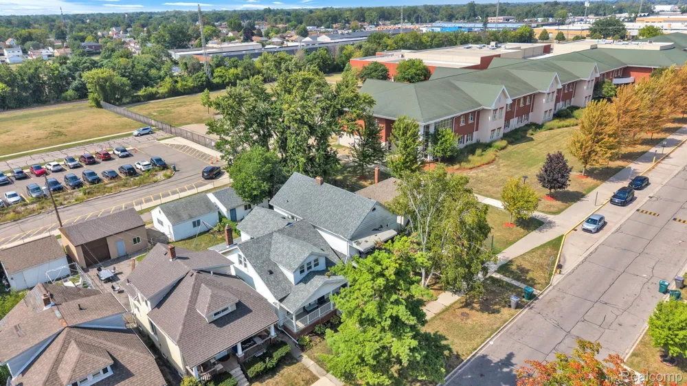 7631 Maple Street Dearborn City, MI 48126