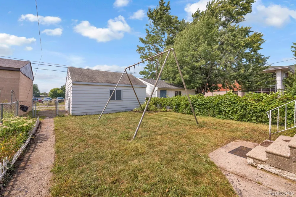 7631 Maple Street Dearborn City, MI 48126