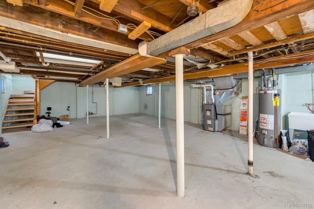 7631 Maple Street Dearborn City, MI 48126