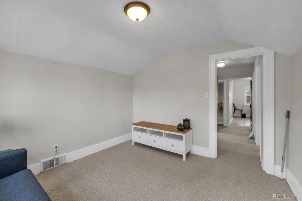 7631 Maple Street Dearborn City, MI 48126