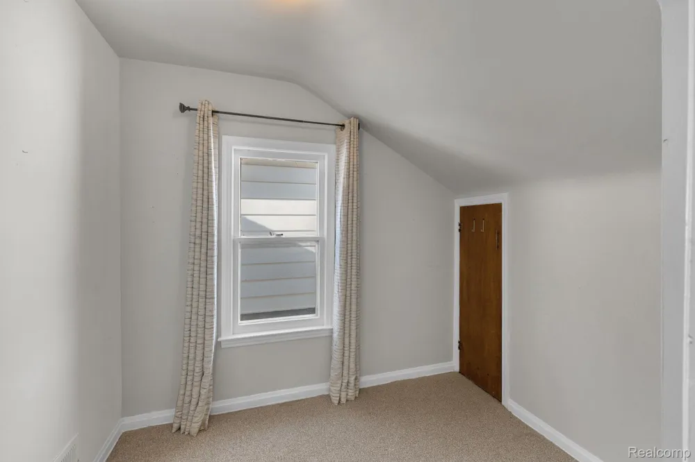 7631 Maple Street Dearborn City, MI 48126