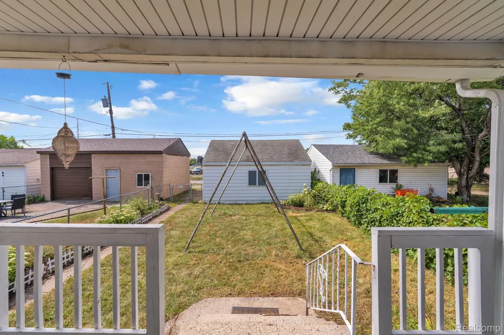 7631 Maple Street Dearborn City, MI 48126