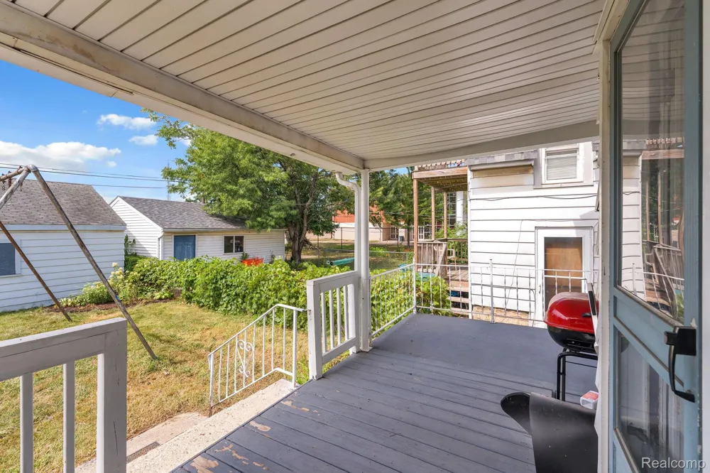 7631 Maple Street Dearborn City, MI 48126