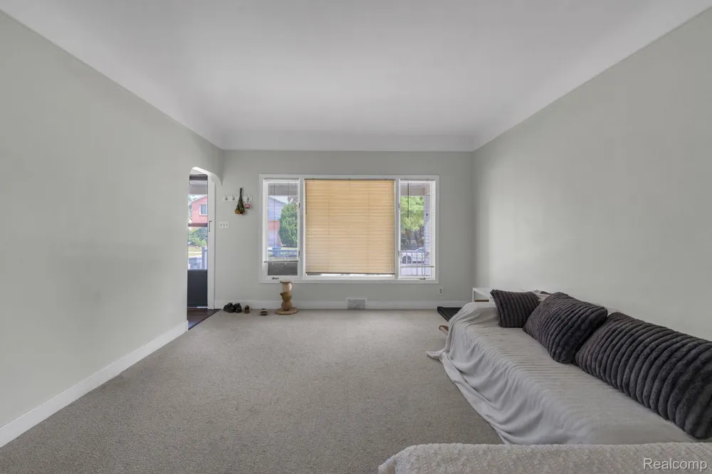 7631 Maple Street Dearborn City, MI 48126