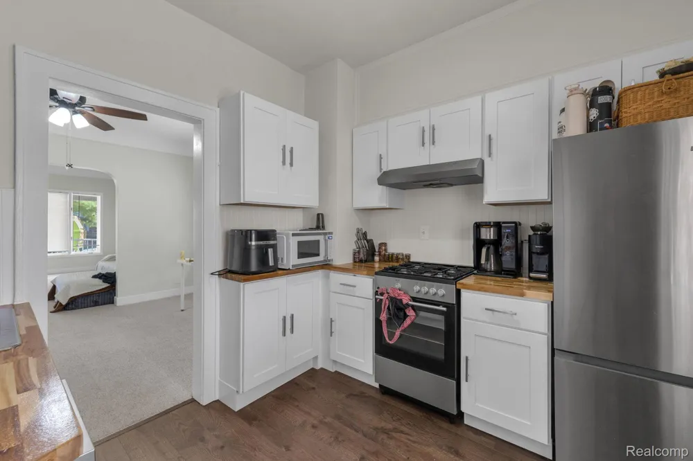 7631 Maple Street Dearborn City, MI 48126