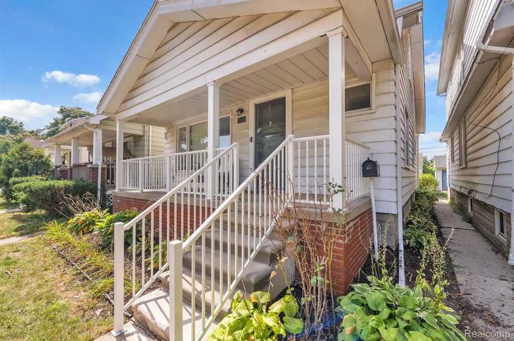 7631 Maple Street Dearborn City, MI 48126