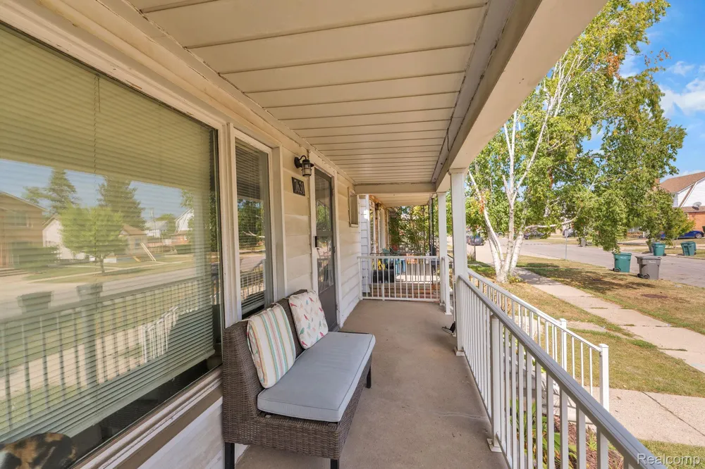 7631 Maple Street Dearborn City, MI 48126