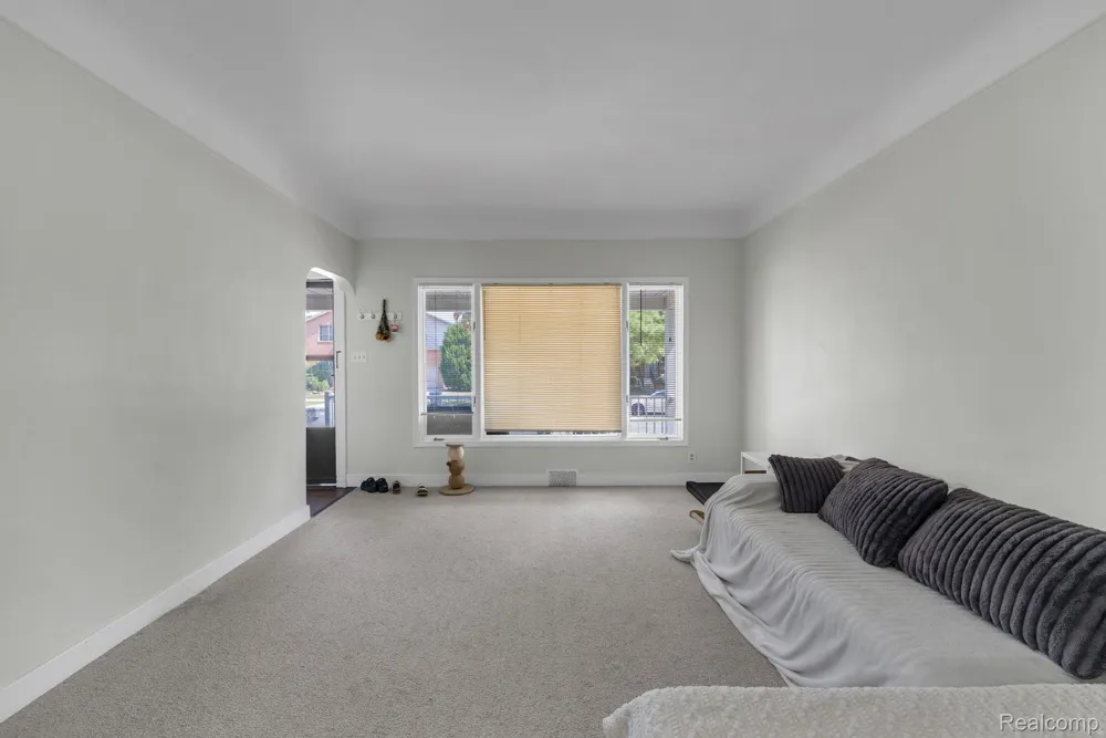 7631 Maple Street Dearborn City, MI 48126