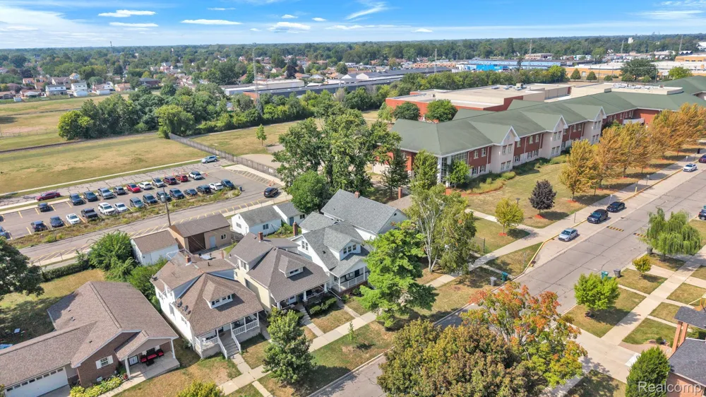 7631 Maple Street Dearborn City, MI 48126