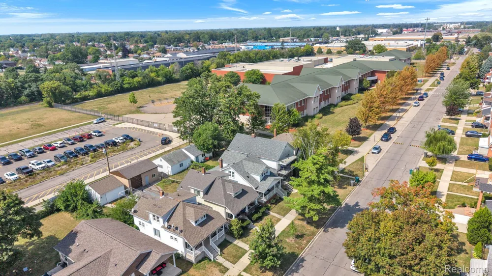 7631 Maple Street Dearborn City, MI 48126