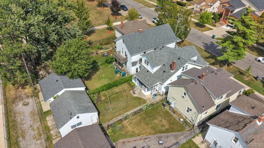 7631 Maple Street Dearborn City, MI 48126