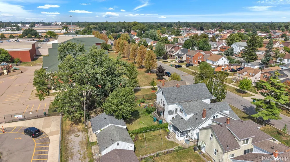 7631 Maple Street Dearborn City, MI 48126