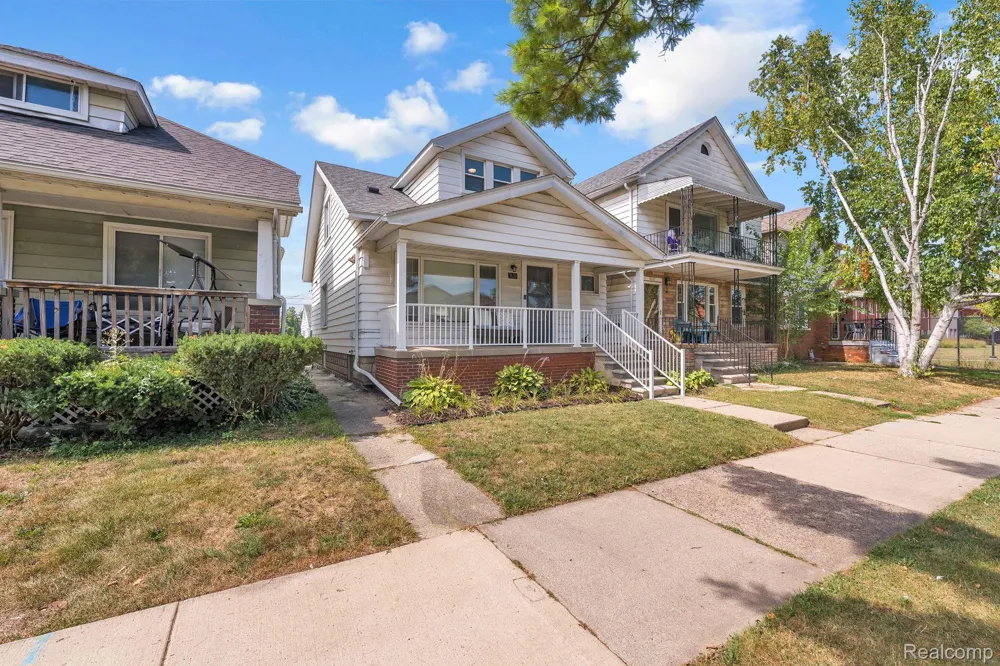 7631 Maple Street Dearborn City, MI 48126