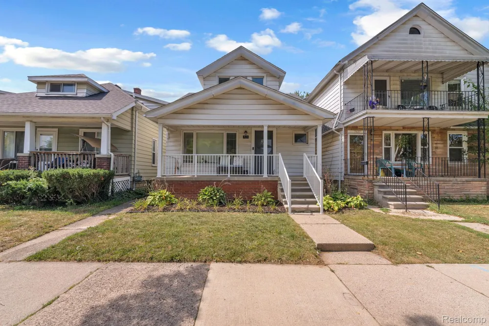 7631 Maple Street Dearborn City, MI 48126