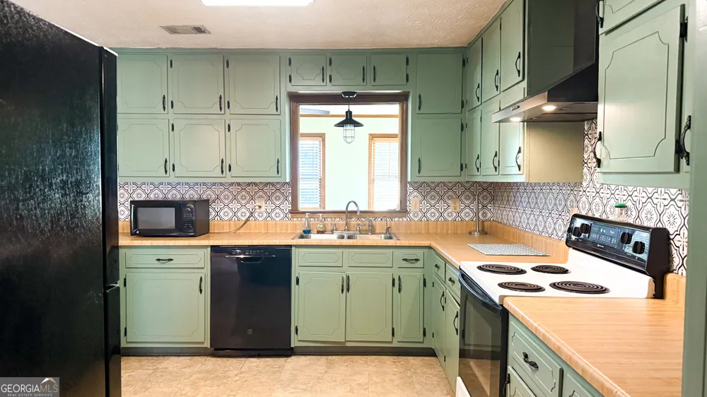 5931 Brassie Ridge LN Ellenwood, GA 30294