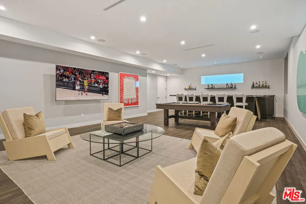 810 Orlando Avenue Los Angeles, CA 90069