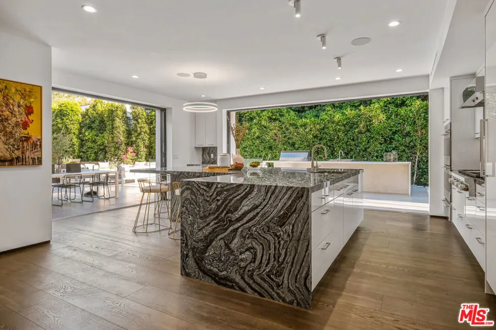 810 Orlando Avenue Los Angeles, CA 90069