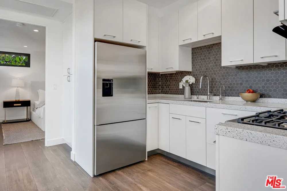 810 Orlando Avenue Los Angeles, CA 90069