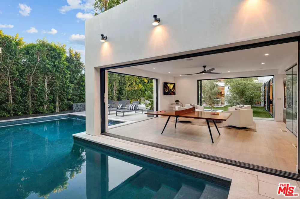 810 Orlando Avenue Los Angeles, CA 90069