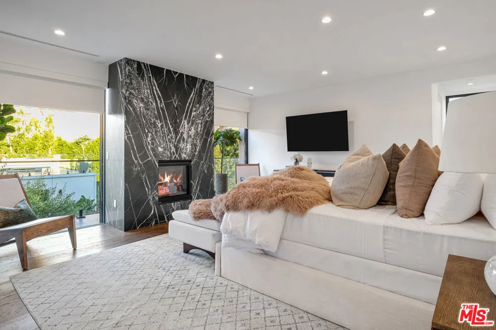 810 Orlando Avenue Los Angeles, CA 90069