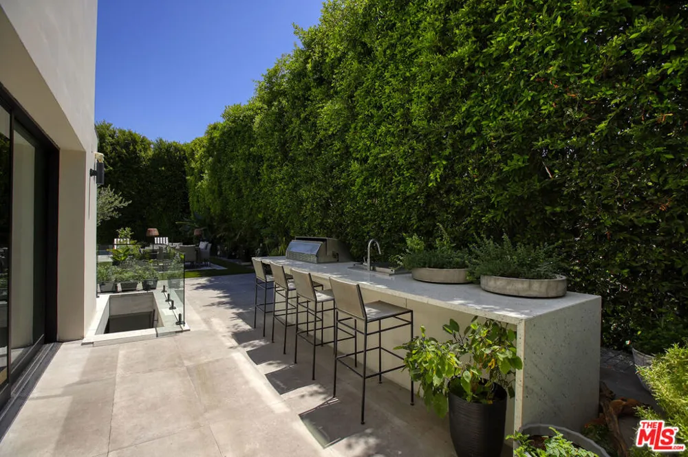 810 Orlando Avenue Los Angeles, CA 90069