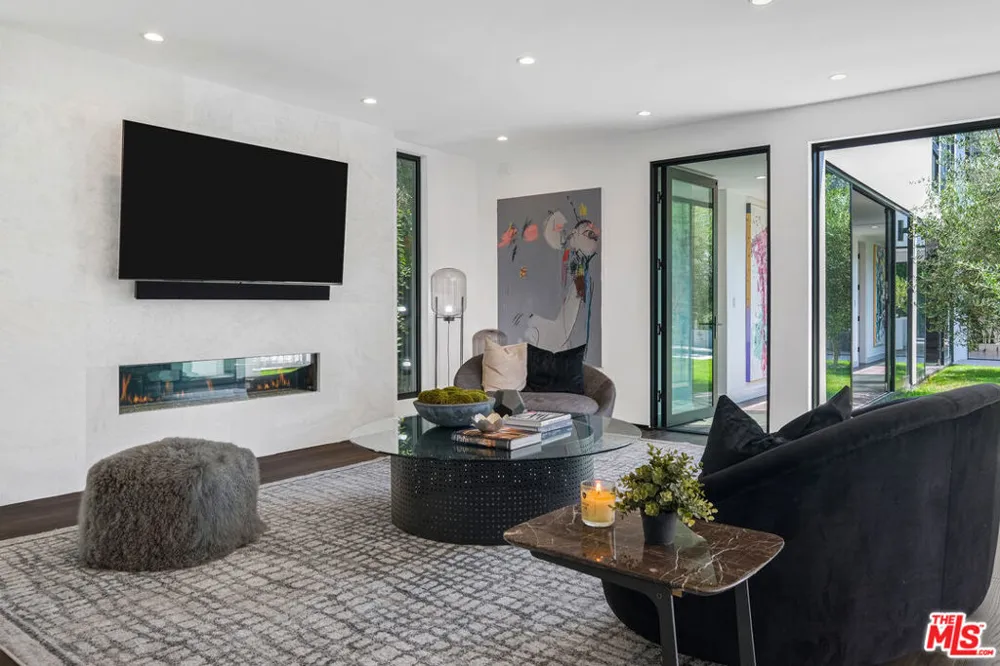 810 Orlando Avenue Los Angeles, CA 90069