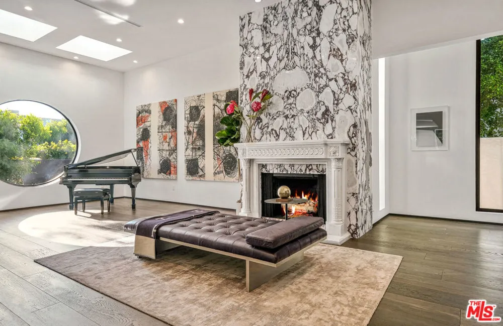 810 Orlando Avenue Los Angeles, CA 90069