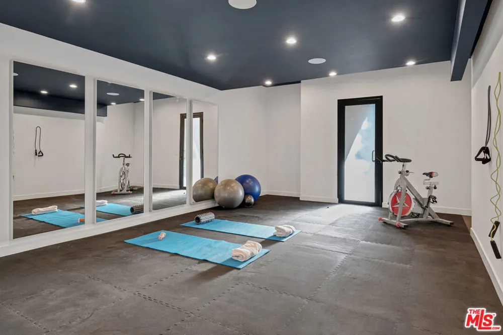 810 Orlando Avenue Los Angeles, CA 90069